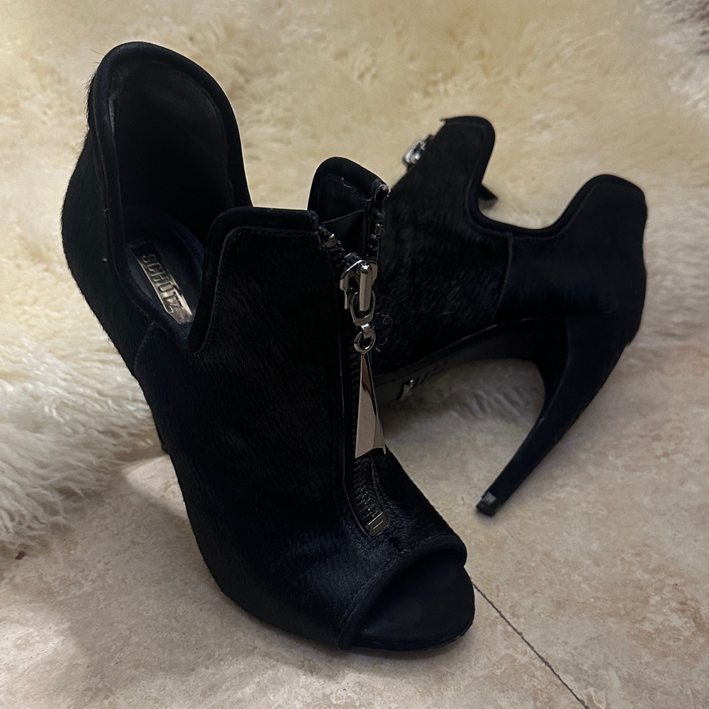 SCHUTZ Black Peep-Toe Heeled Boots